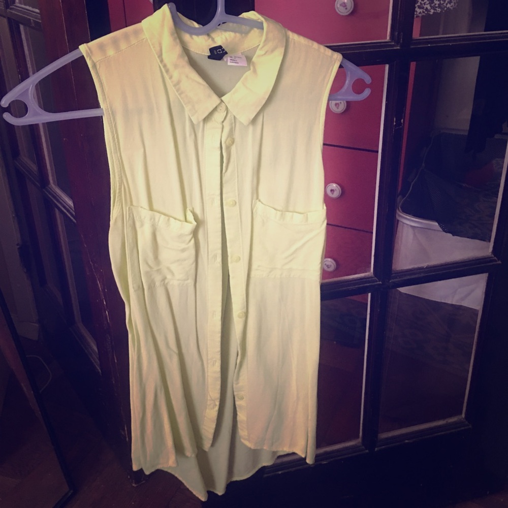 Yellow sleeveless top